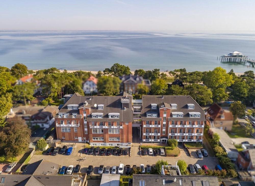 Country Hotel Timmendorfer Strand Exterior photo